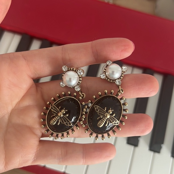 Earrings.Gorgeous - Picture 2 of 3